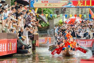 沪上德比来袭！上海海港发布超级杯海报：棋逢对手